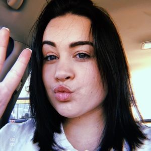 Meet your Posher, Chloe